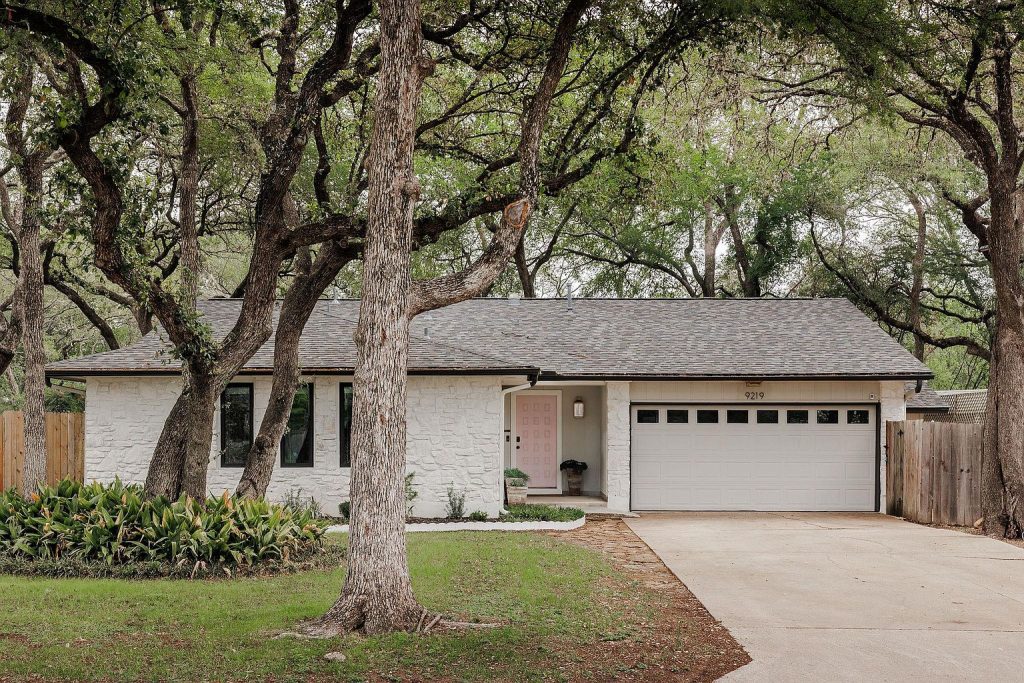 9219 Independence Loop