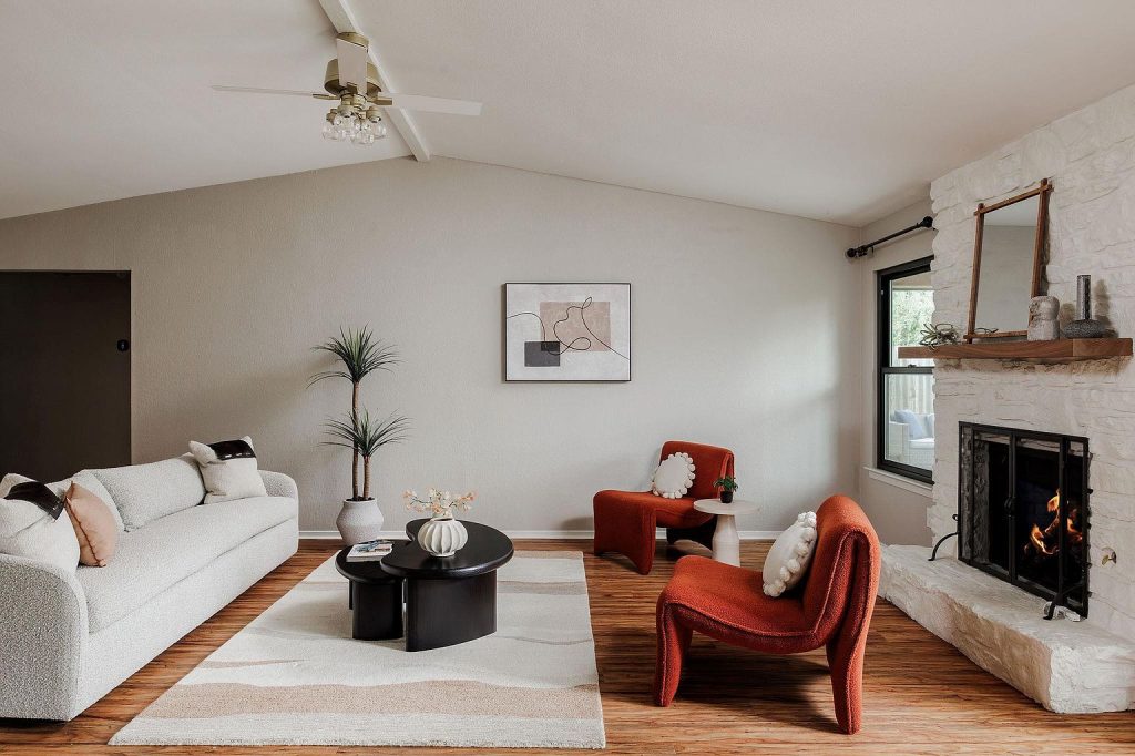 9219 Independence Loop