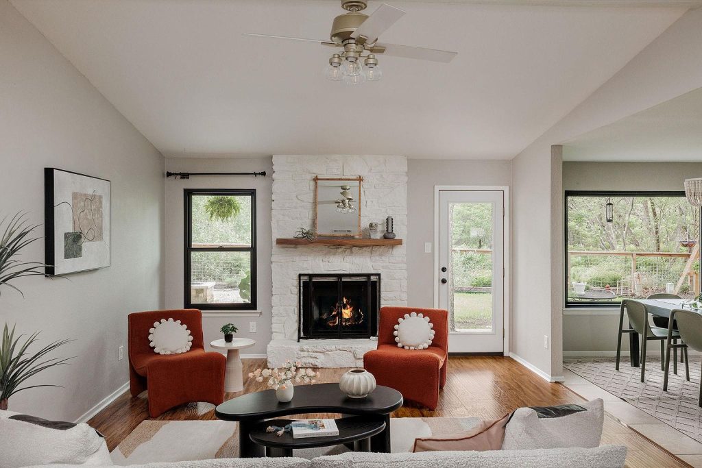 9219 Independence Loop