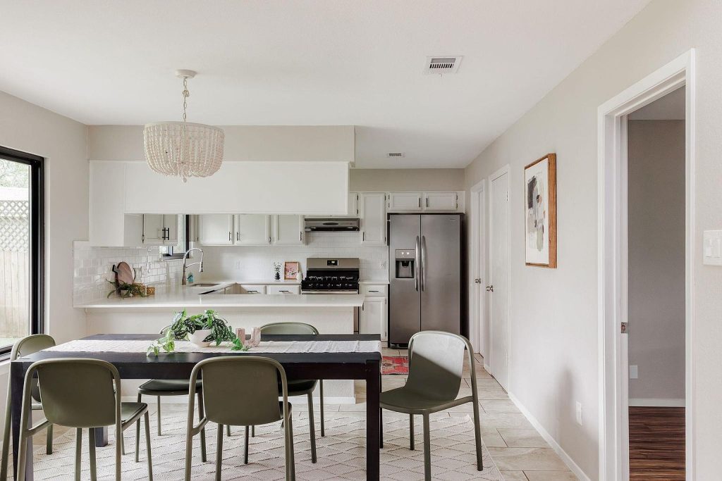 9219 Independence Loop