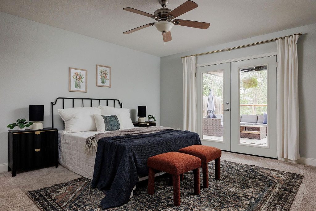 9219 Independence Loop