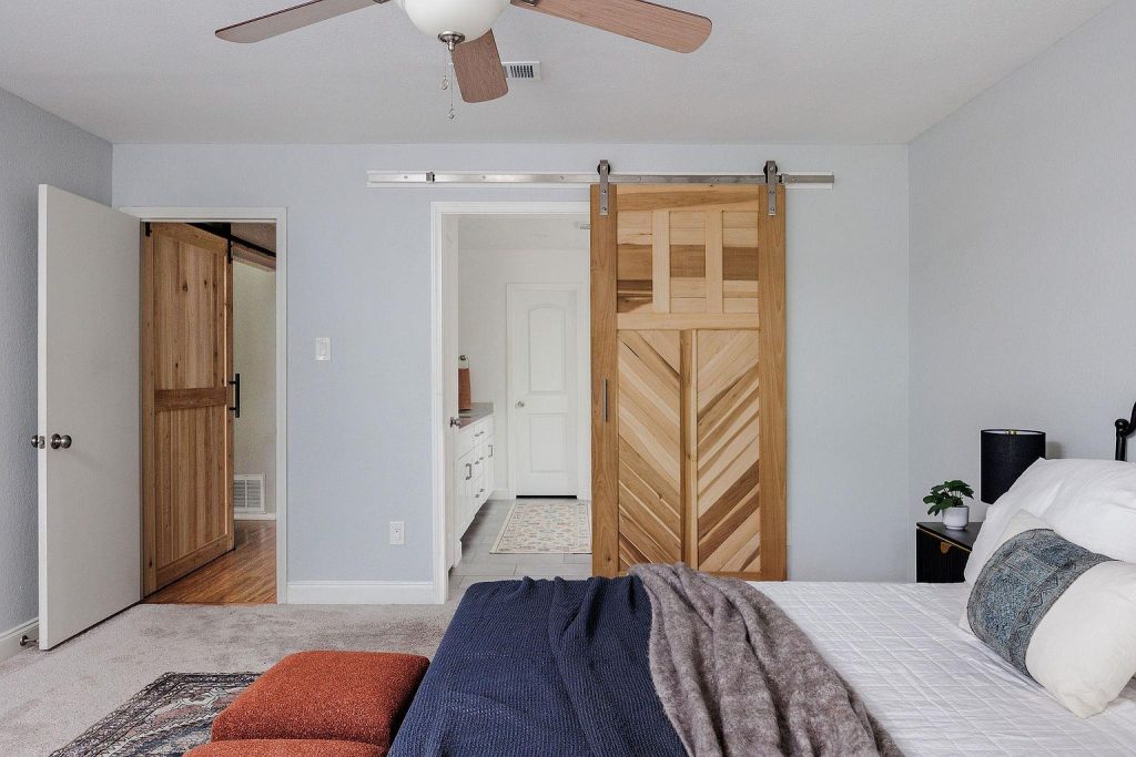 9219 Independence Loop