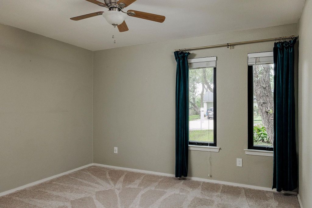 9219 Independence Loop