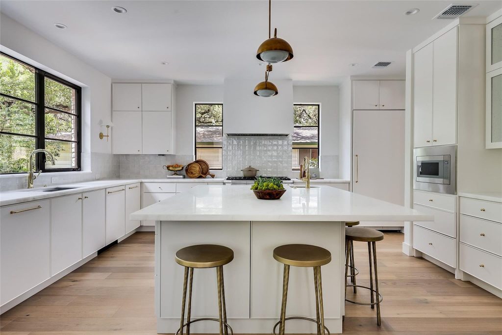1120 Bluebonnet Lane