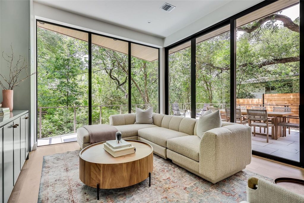 1120 Bluebonnet Lane