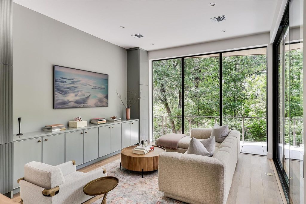 1120 Bluebonnet Lane