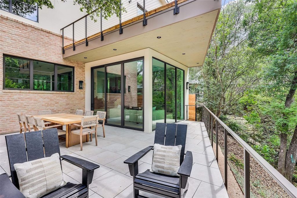 1120 Bluebonnet Lane