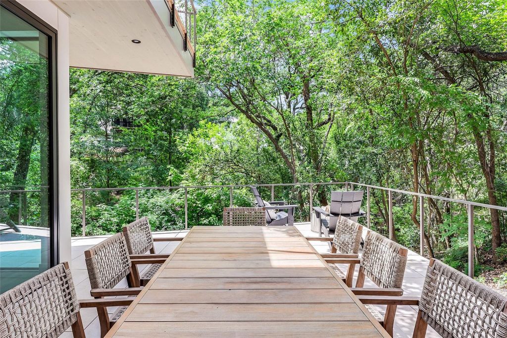 1120 Bluebonnet Lane