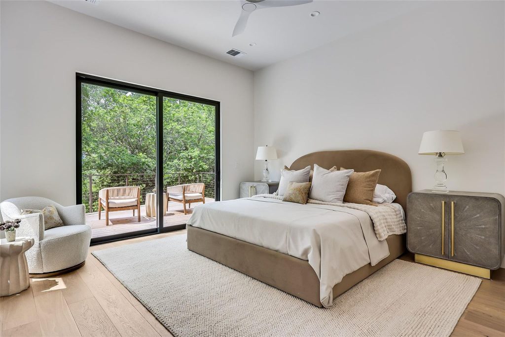 1120 Bluebonnet Lane