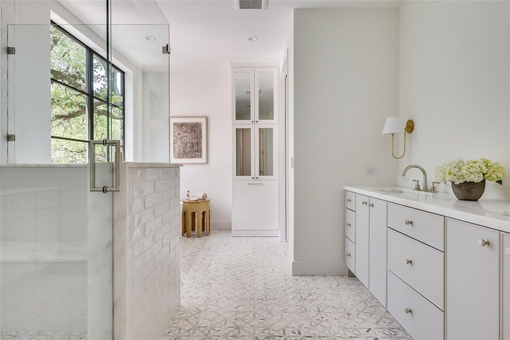 1120 Bluebonnet Lane