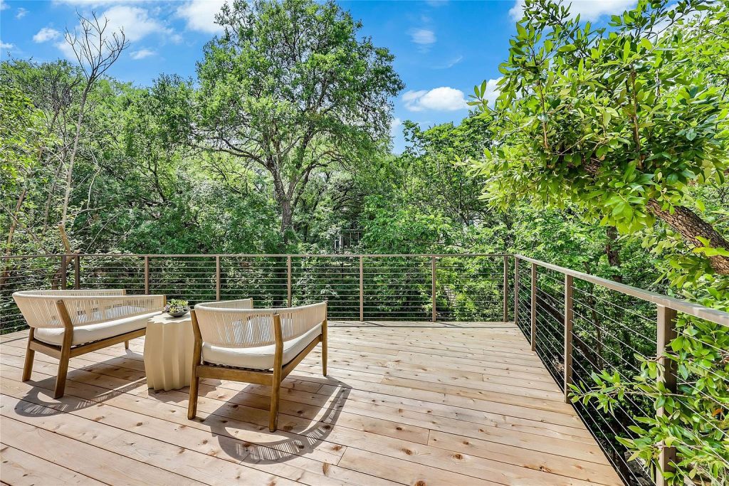 1120 Bluebonnet Lane