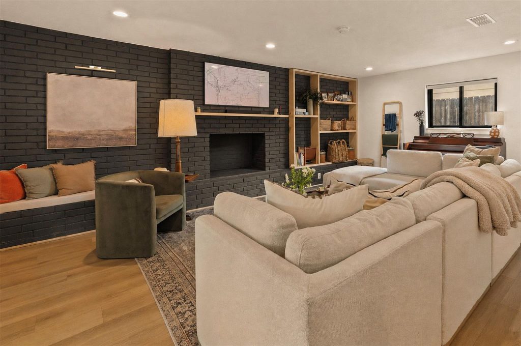 5808 Gloucester Lane