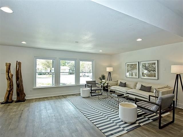 5721 Louise Lane