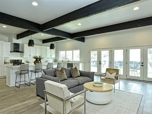 5721 Louise Lane