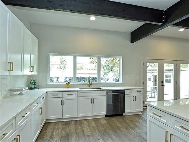 5721 Louise Lane