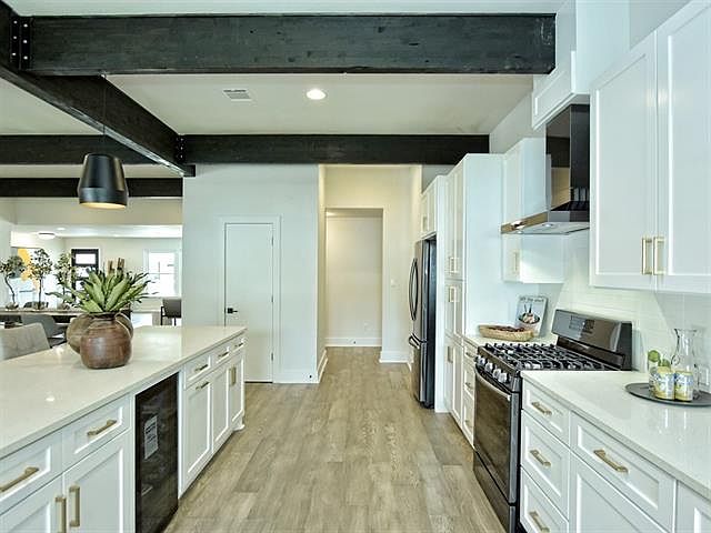 5721 Louise Lane