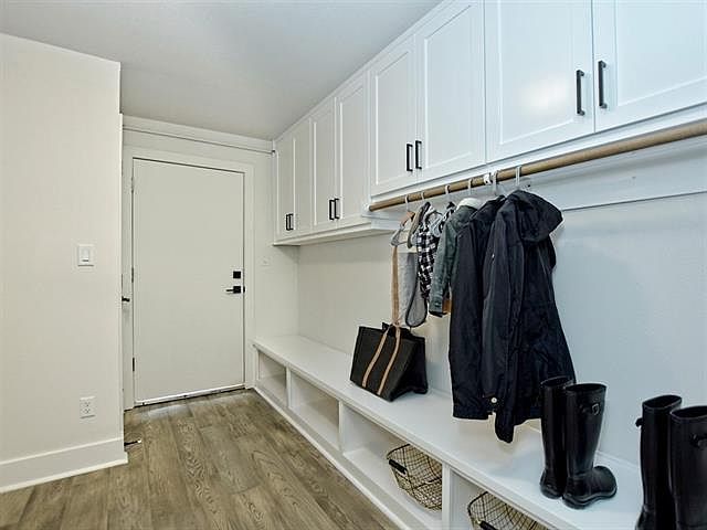 5721 Louise Lane