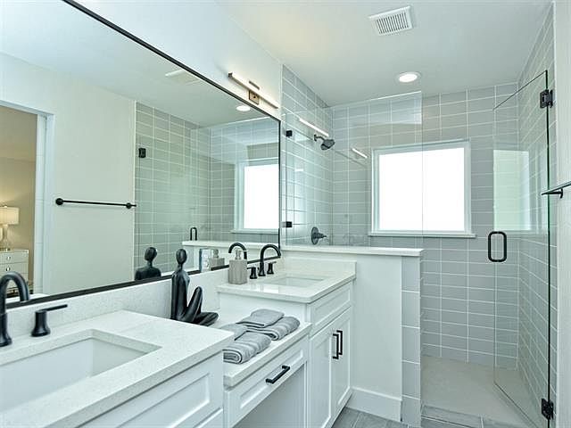 5721 Louise Lane