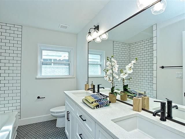 5721 Louise Lane
