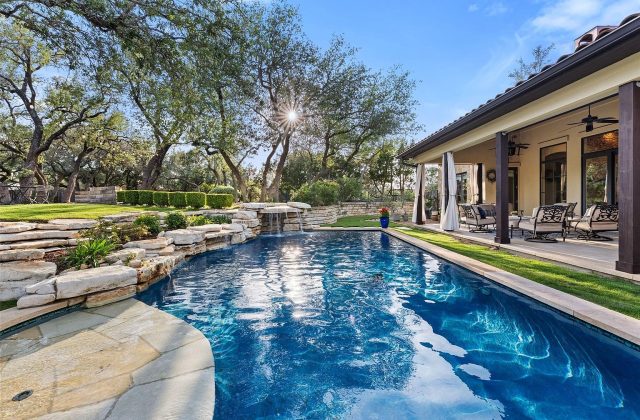 105 Harbor Hill Drive