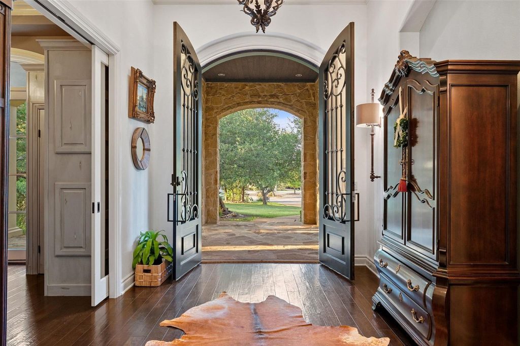 105 Harbor Hill Drive
