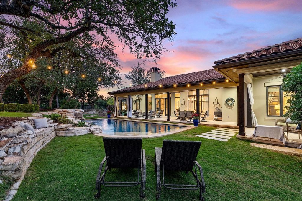 105 Harbor Hill Drive