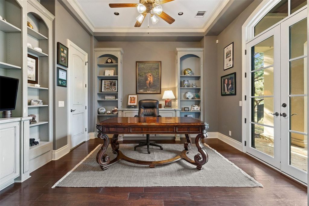 105 Harbor Hill Drive