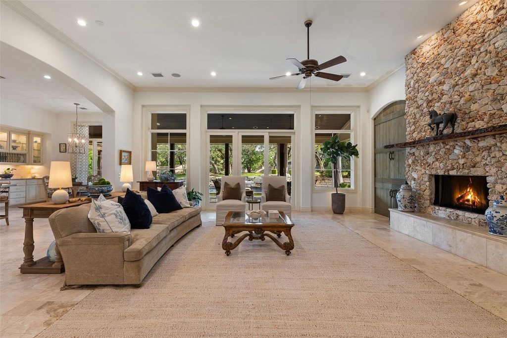 105 Harbor Hill Drive