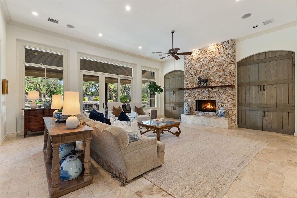 105 Harbor Hill Drive