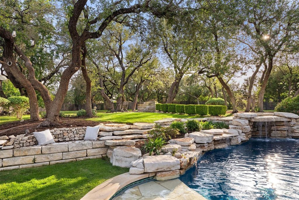 105 Harbor Hill Drive