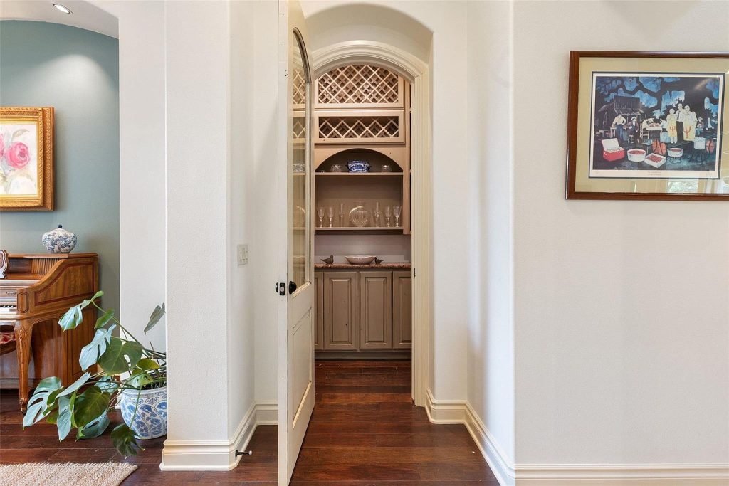 105 Harbor Hill Drive