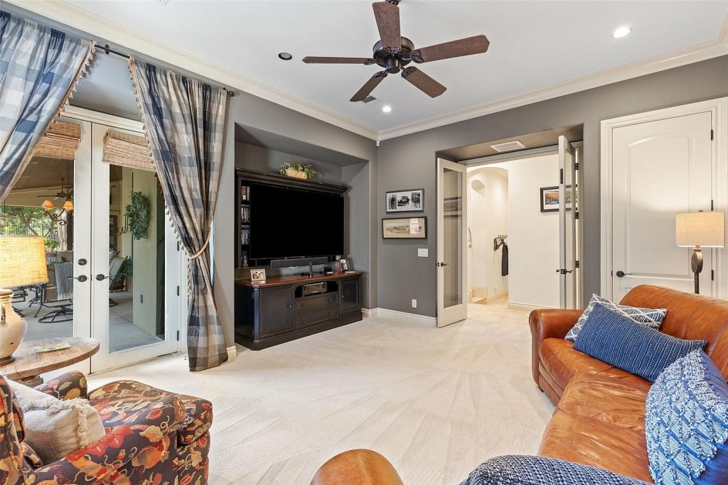 105 Harbor Hill Drive