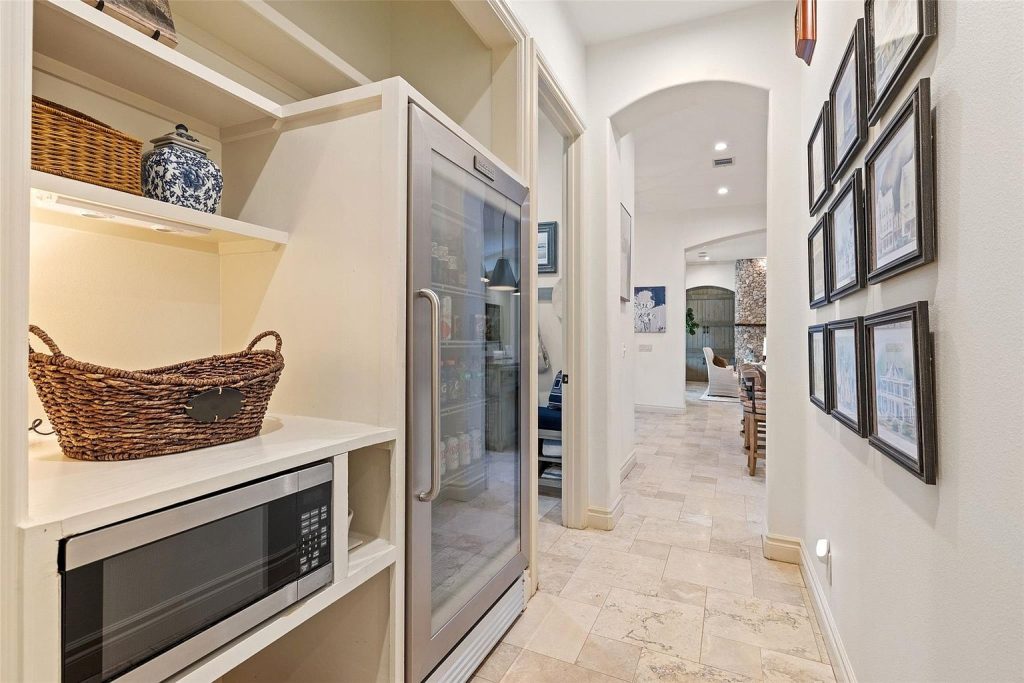 105 Harbor Hill Drive