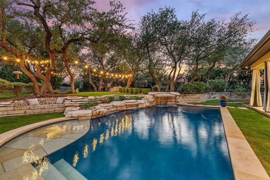 105 Harbor Hill Drive