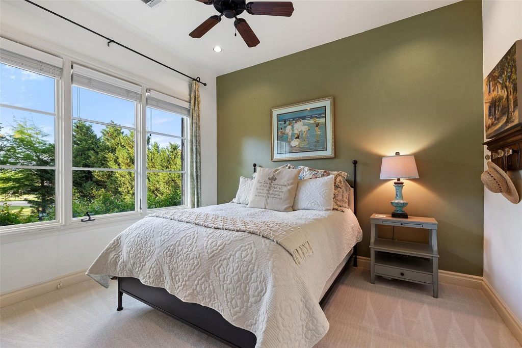 105 Harbor Hill Drive