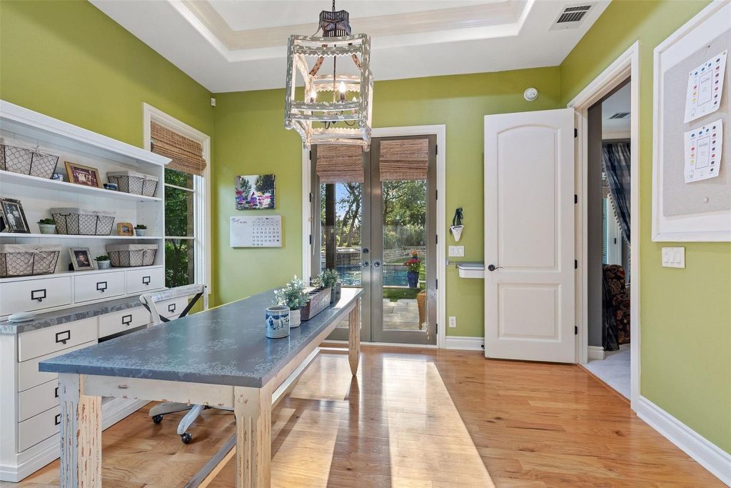 105 Harbor Hill Drive