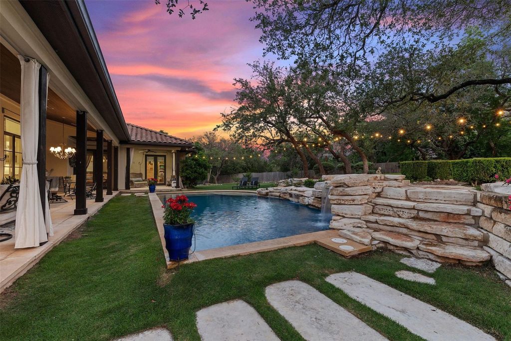 105 Harbor Hill Drive