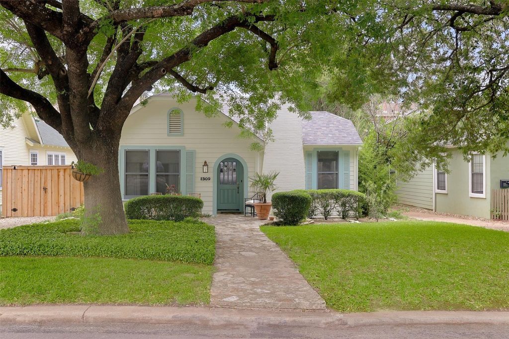 1509 Palma Plaza