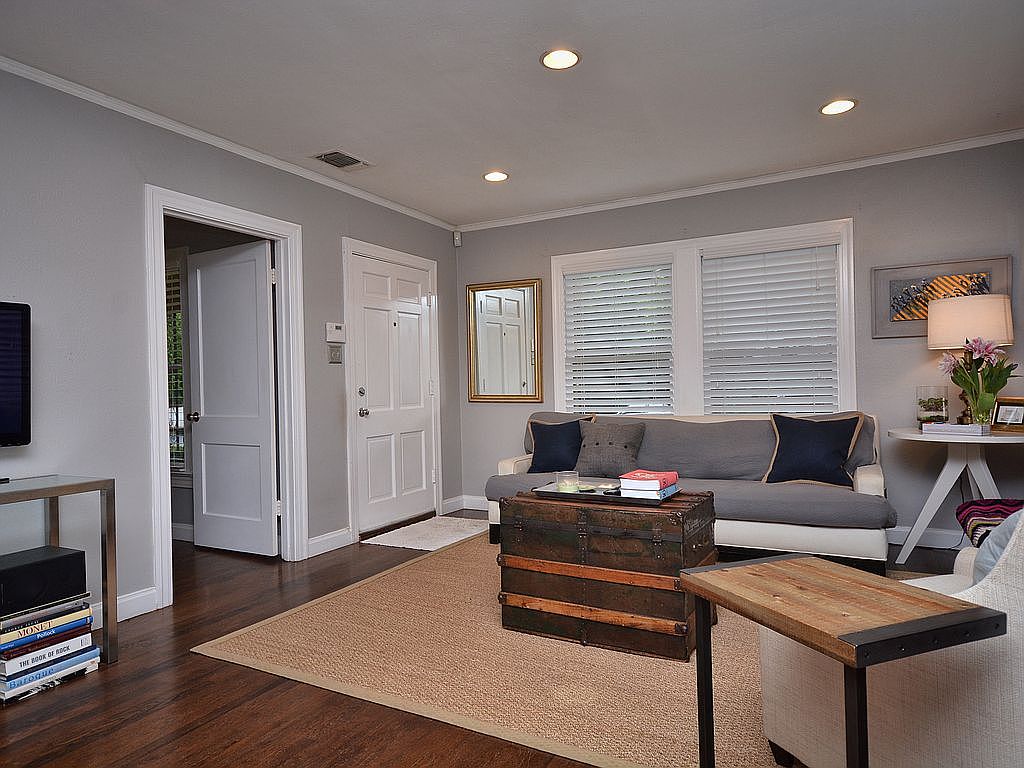 810 East 48th Street