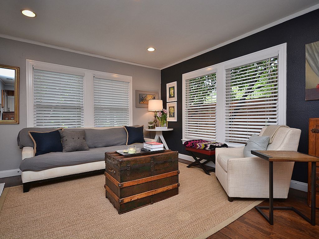 810 East 48th Street
