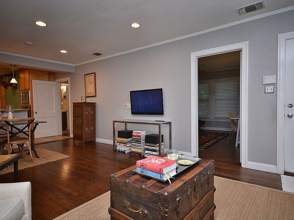 810 East 48th Street