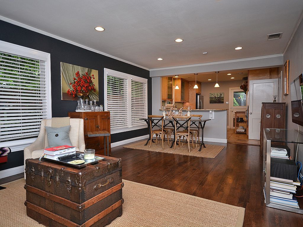 810 East 48th Street