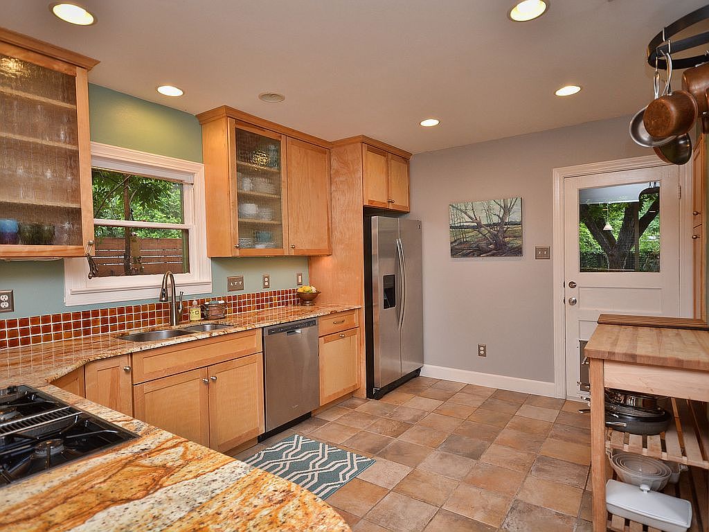 810 East 48th Street