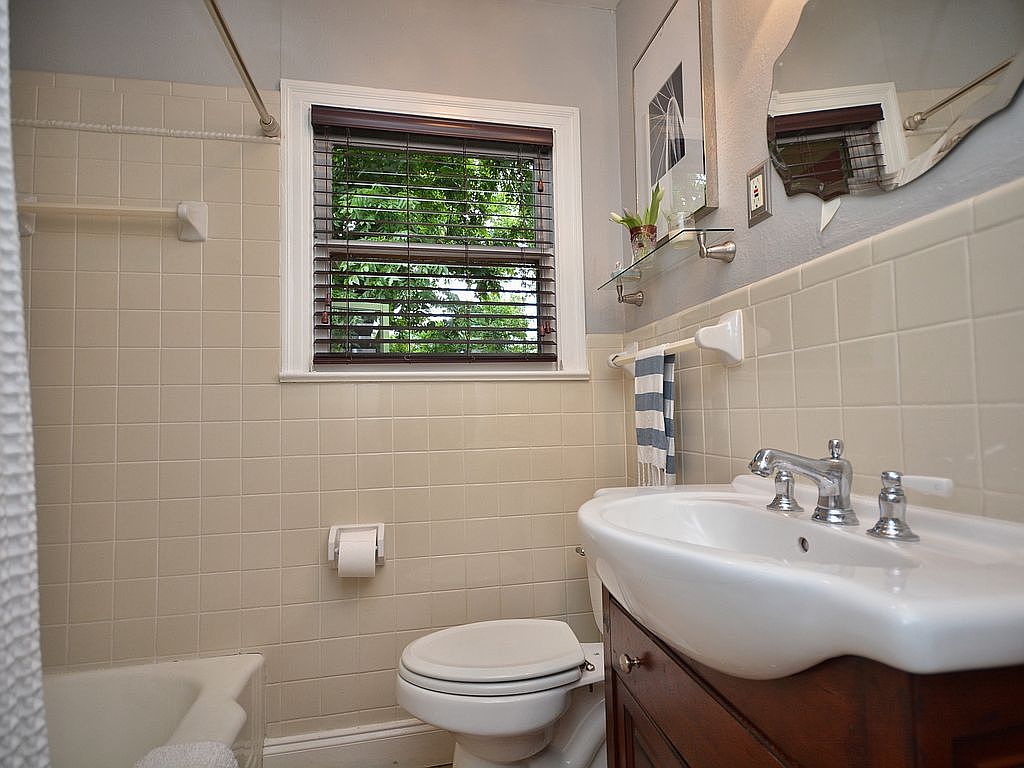 810 East 48th Street