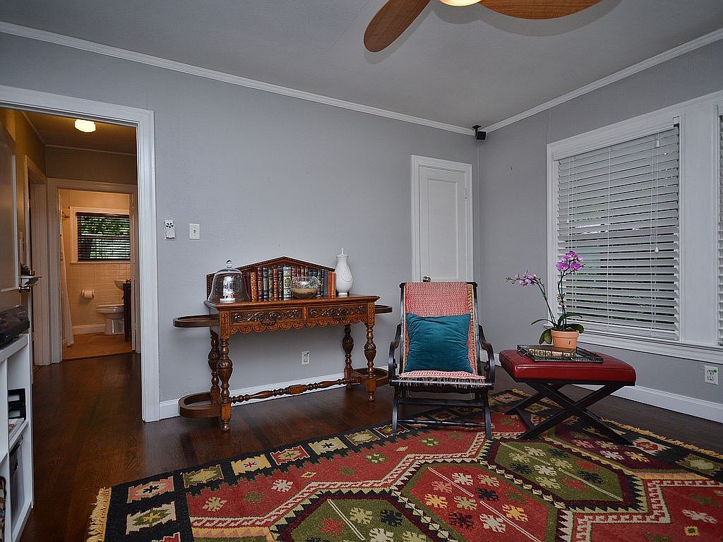 810 East 48th Street
