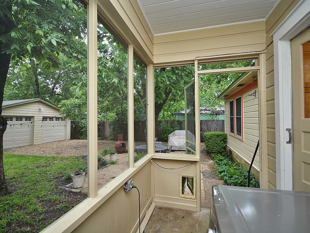 810 East 48th Street