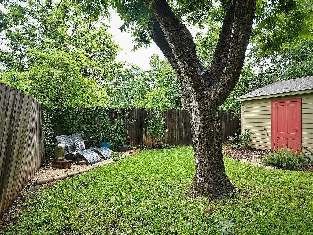810 East 48th Street