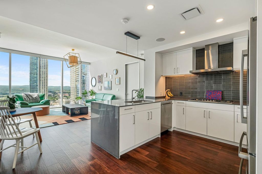 301 West Avenue #2009