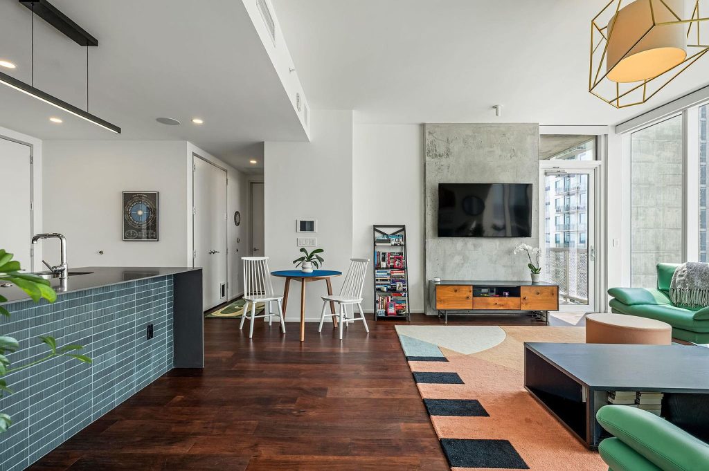 301 West Avenue #2009