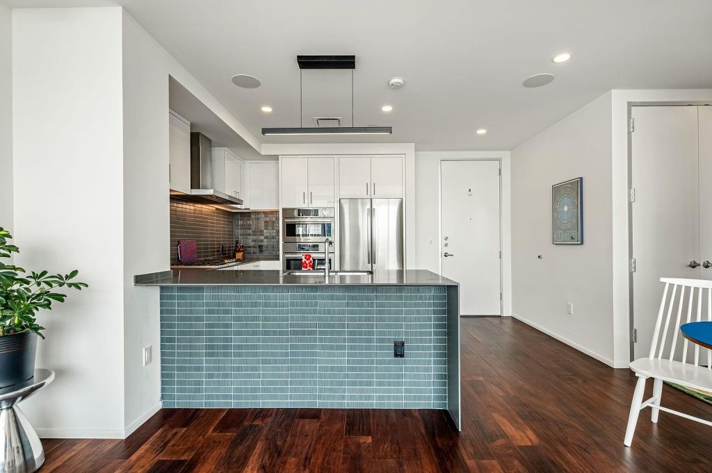 301 West Avenue #2009